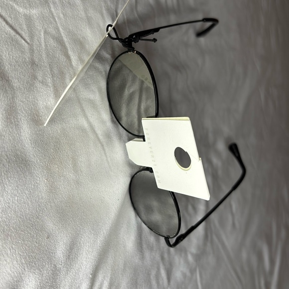 Wire frame sunglasses - Picture 2 of 3